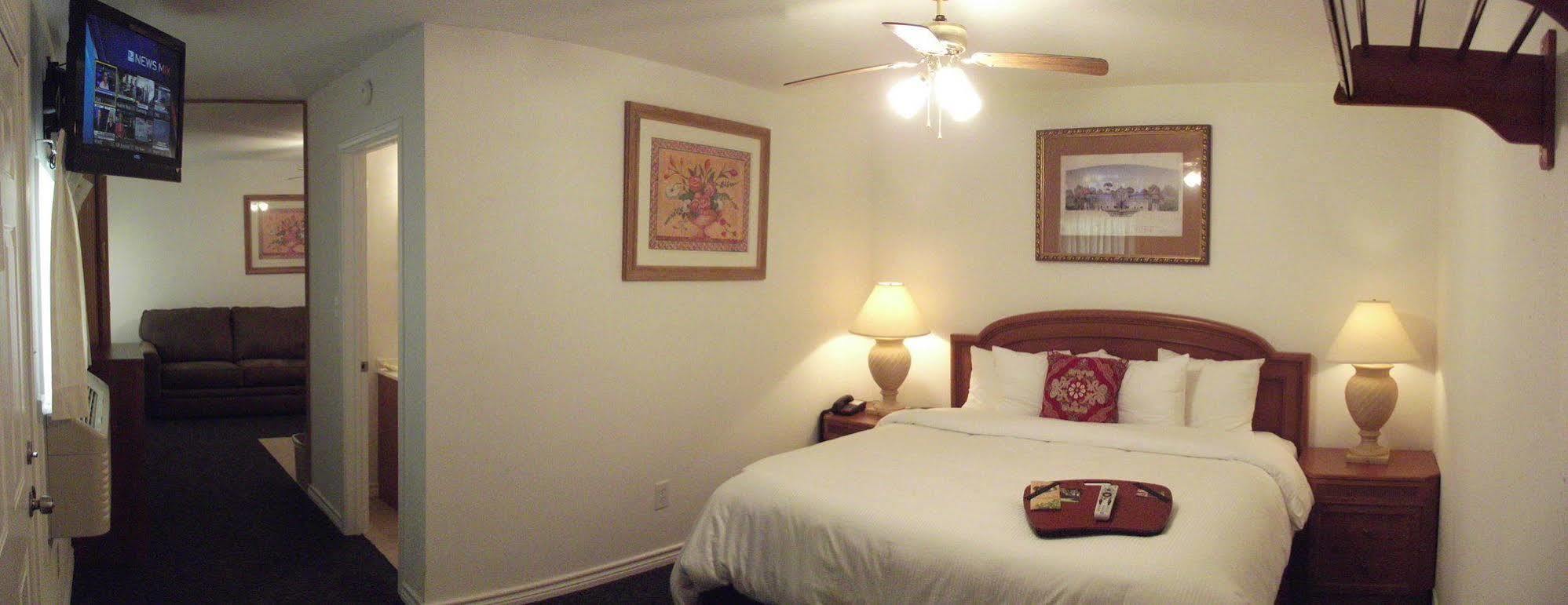 Hempstead Country Inn & Suites Buitenkant foto
