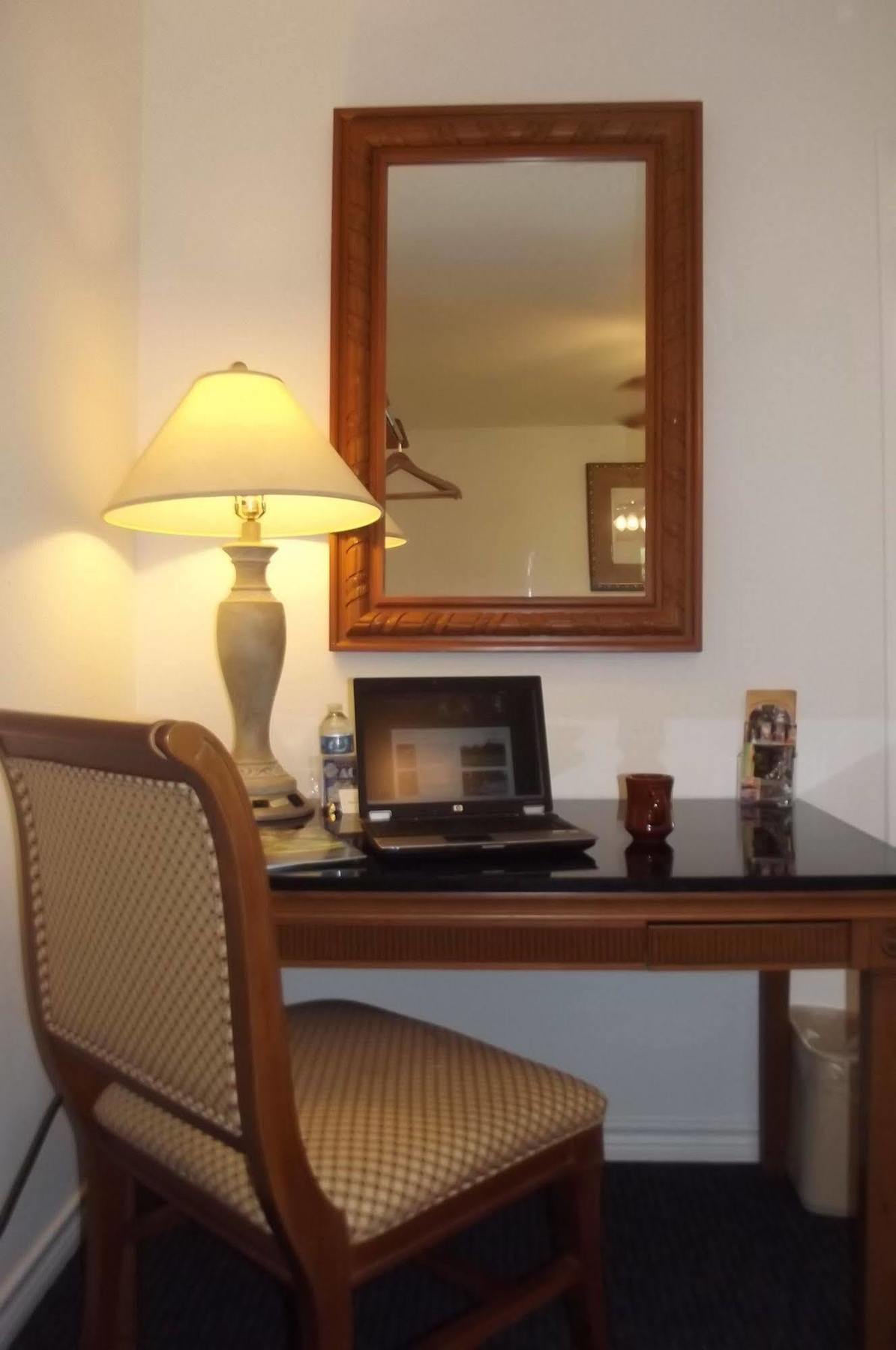 Hempstead Country Inn & Suites Buitenkant foto